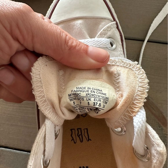 Whit converse low top - size 7 - barely worn - Picture 2 of 5